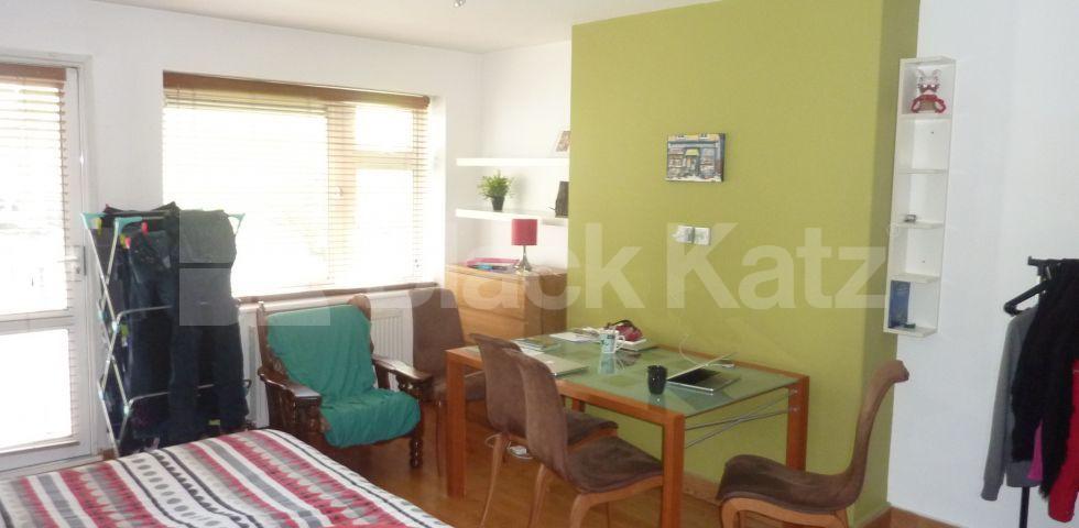 			NEW INSTRUCTION!, 2 Bedroom, 1 bath, 1 reception Flat			 Mornington Street, CAMDEN